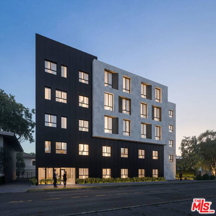 North Hollywood, CA 91602,11031 Aqua Vista ST