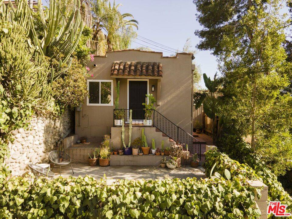 Los Angeles, CA 90042,5616 Tehama ST