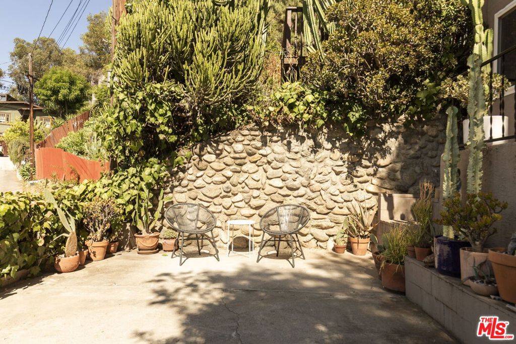 Los Angeles, CA 90042,5616 Tehama ST
