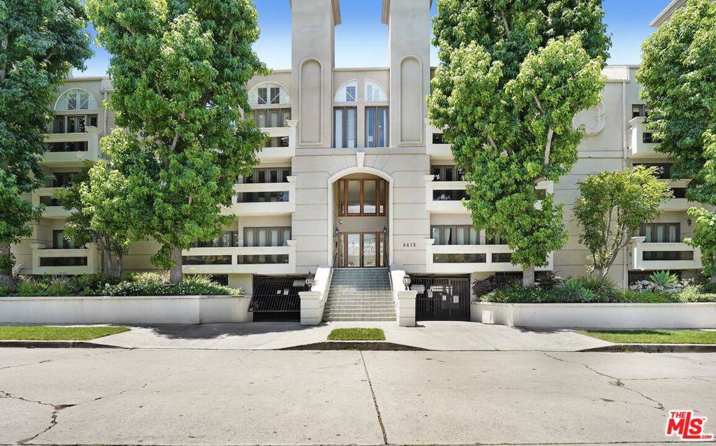 Sherman Oaks, CA 91403,4415 Saugus AVE #209