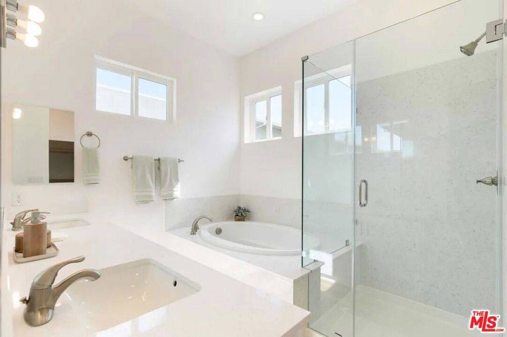 Patterson, CA 95363,708 Schali LN