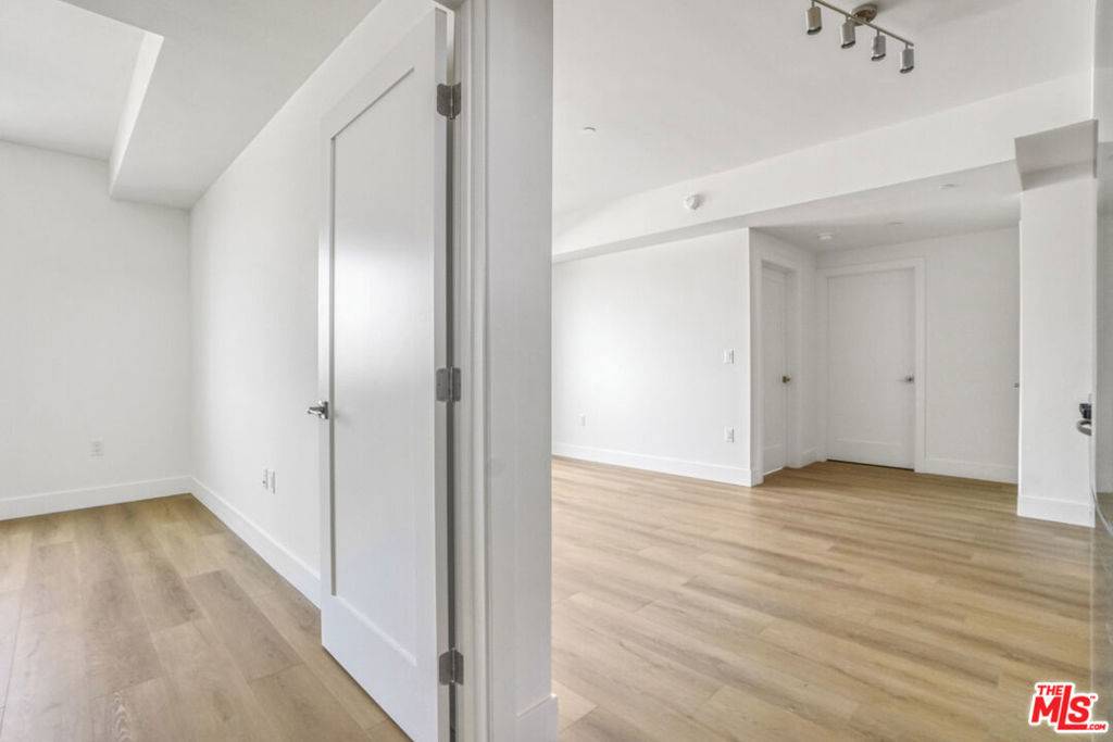 Los Angeles, CA 90025,1822 Overland AVE #502