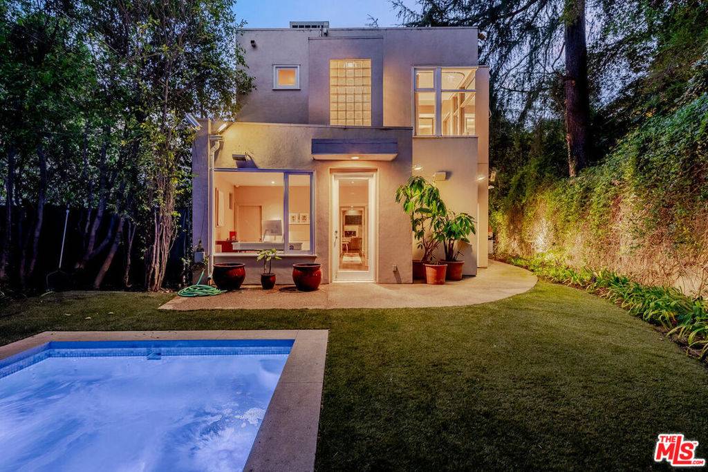 Los Angeles, CA 90046,2423 E Horse Shoe Canyon RD
