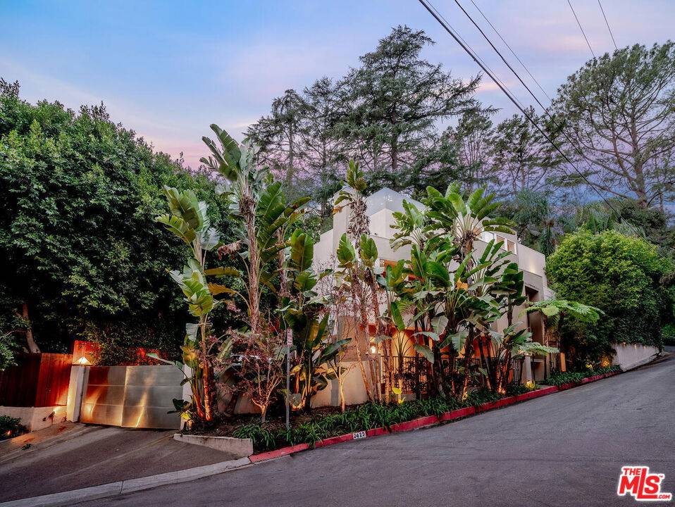Los Angeles, CA 90046,2423 E Horse Shoe Canyon RD