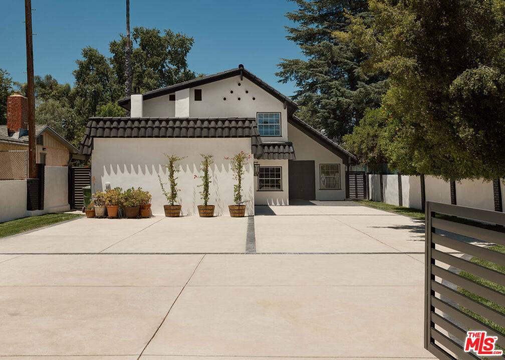 Woodland Hills, CA 91367,5271 Woodlake AVE
