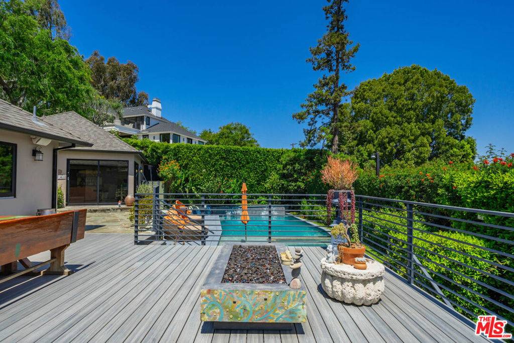 Los Angeles, CA 90046,2841 Montcalm AVE
