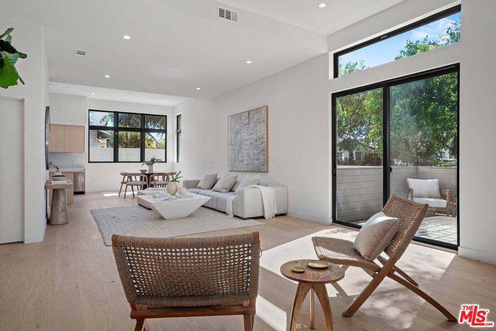 Culver City, CA 90232,3808 College Ave #2