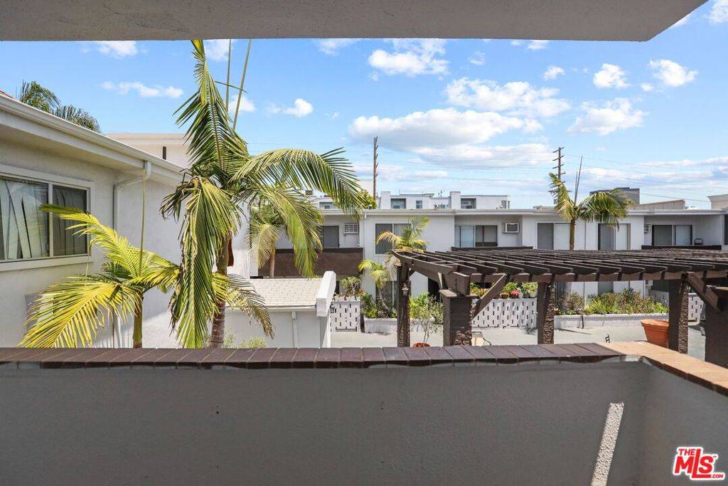 Los Angeles, CA 90049,11908 Dorothy ST #102