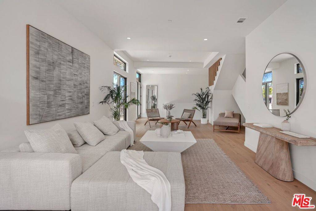 Culver City, CA 90232,3808 College Ave #3