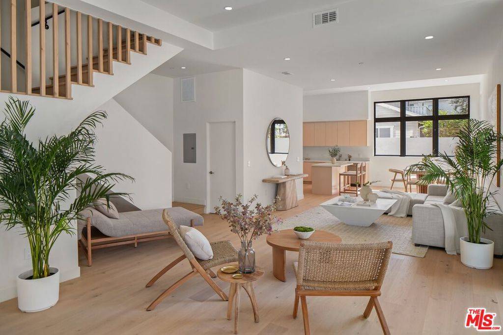 Culver City, CA 90232,3808 College Ave #3