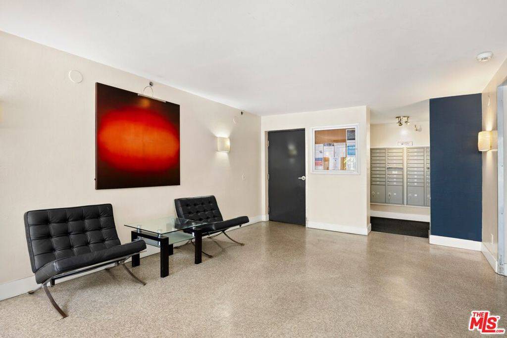 Woodland Hills, CA 91367,5535 Canoga AVE #117