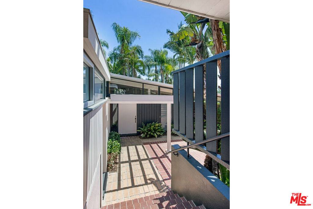 Glendale, CA 91202,268 W Kenneth RD