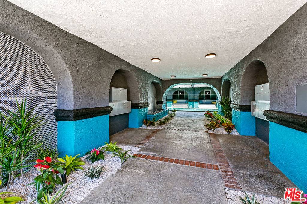 Van Nuys, CA 91406,6640 WOODLEY AVE #204