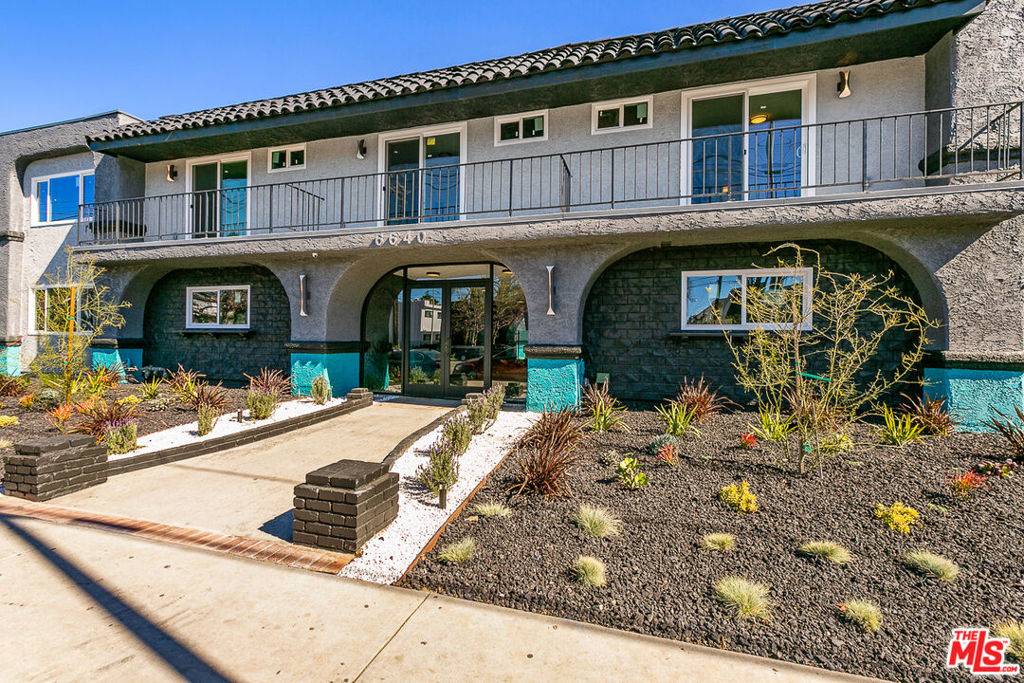 Van Nuys, CA 91406,6640 WOODLEY AVE #204