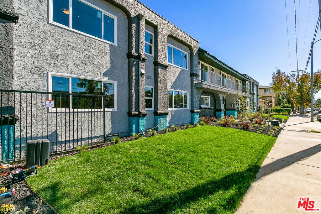 Van Nuys, CA 91406,6640 WOODLEY AVE #204