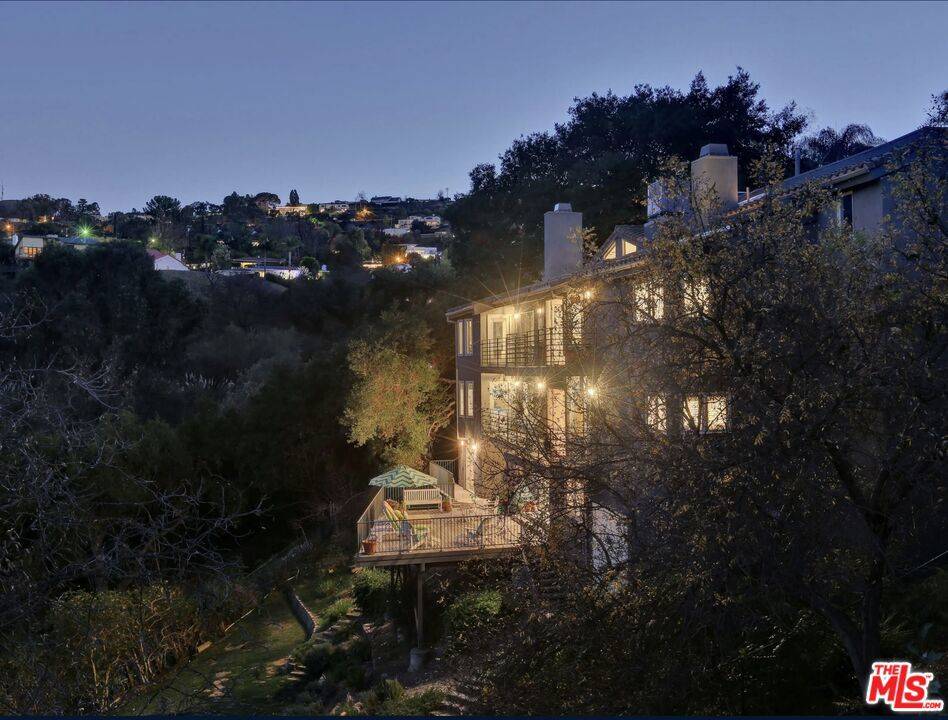 Sherman Oaks, CA 91423,3636 Camino De La Cumbre