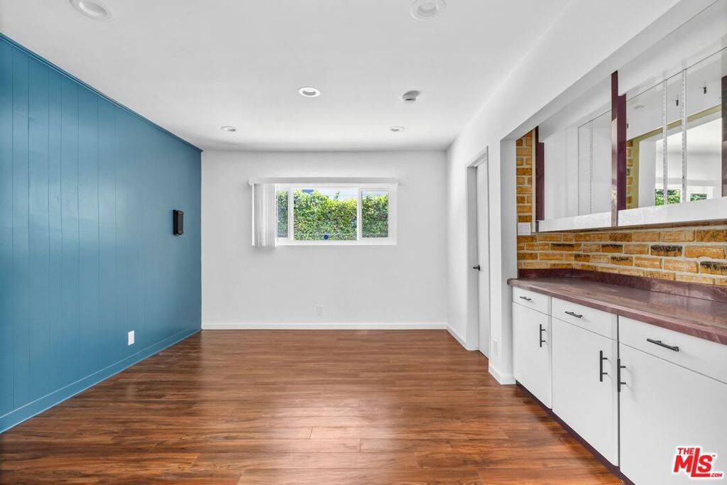 Woodland Hills, CA 91364,4509 Canoga DR