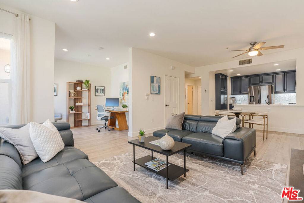 Playa Vista, CA 90094,6020 Seabluff DR #409