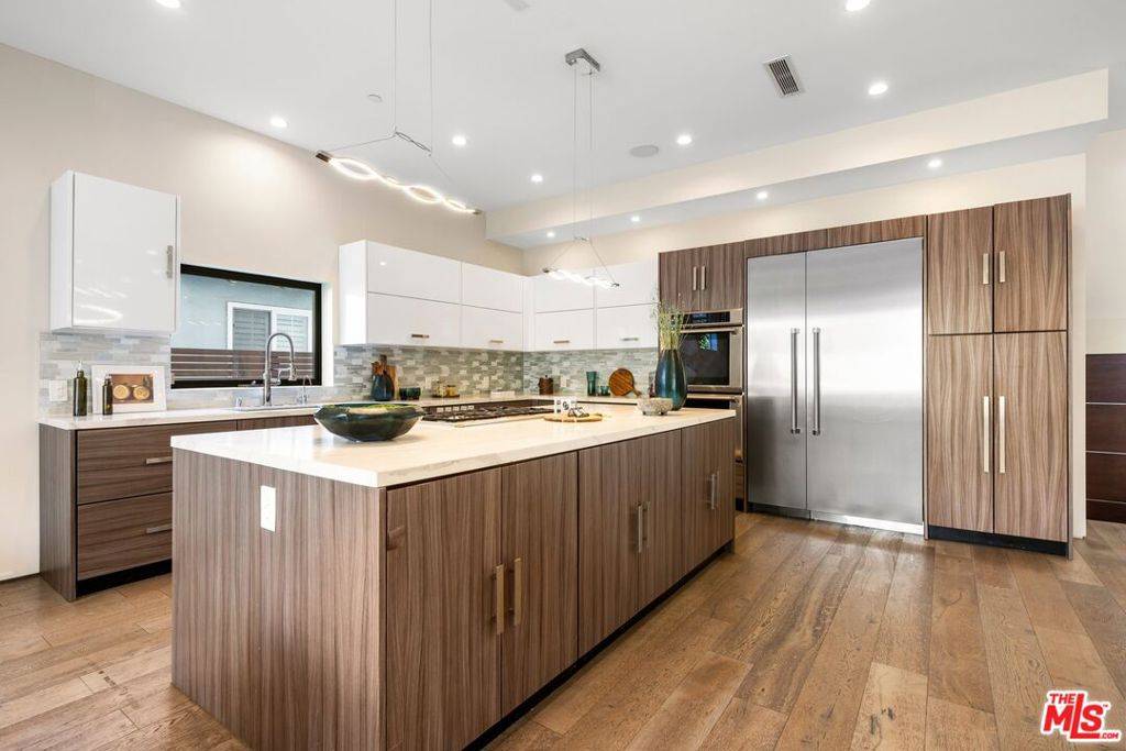 Los Angeles, CA 90034,3036 Glendon AVE