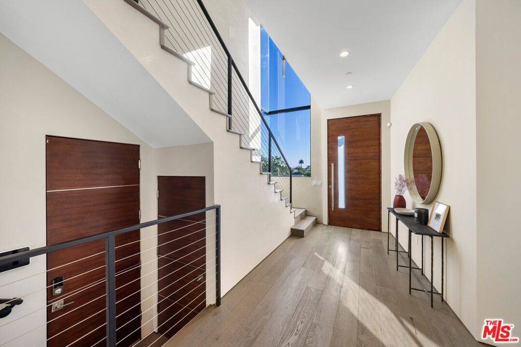 Los Angeles, CA 90034,3036 Glendon AVE