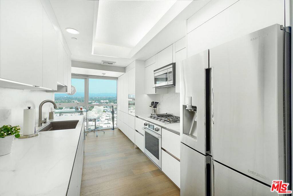 Marina Del Rey, CA 90292,13600 Marina Pointe DR #1702