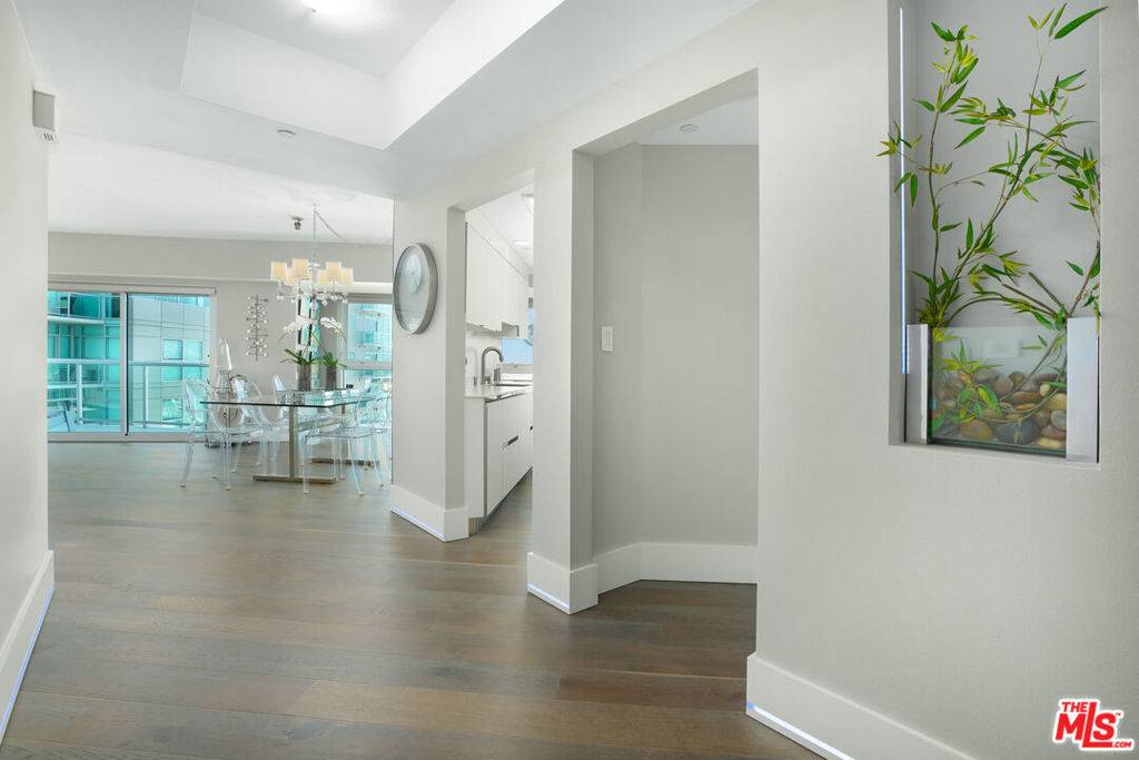 Marina Del Rey, CA 90292,13600 Marina Pointe DR #1702