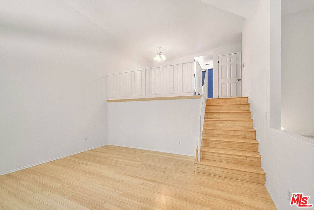 Northridge, CA 91325,8741 Darby AVE #16
