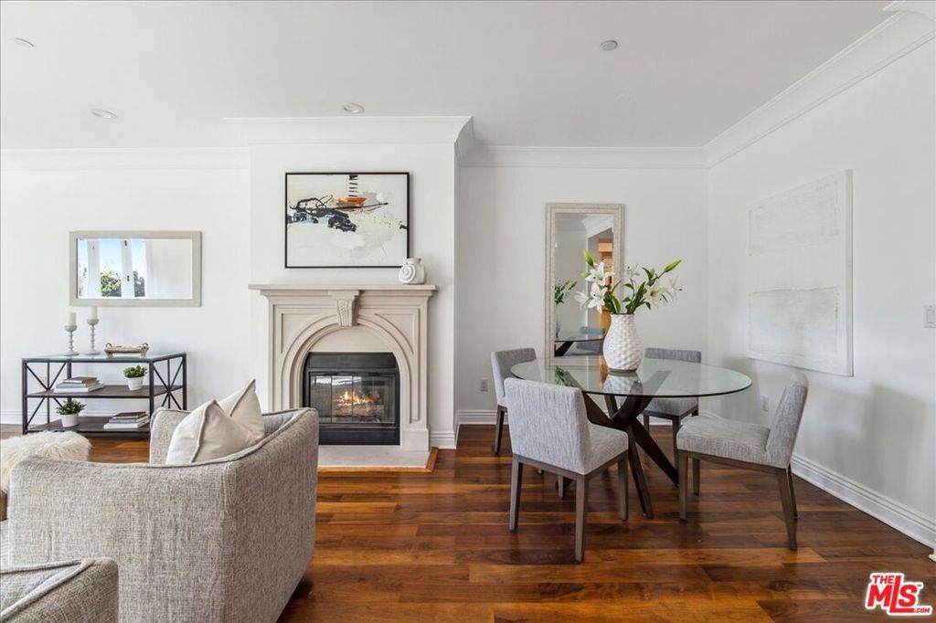 Beverly Hills, CA 90212,261 S Reeves DR #304