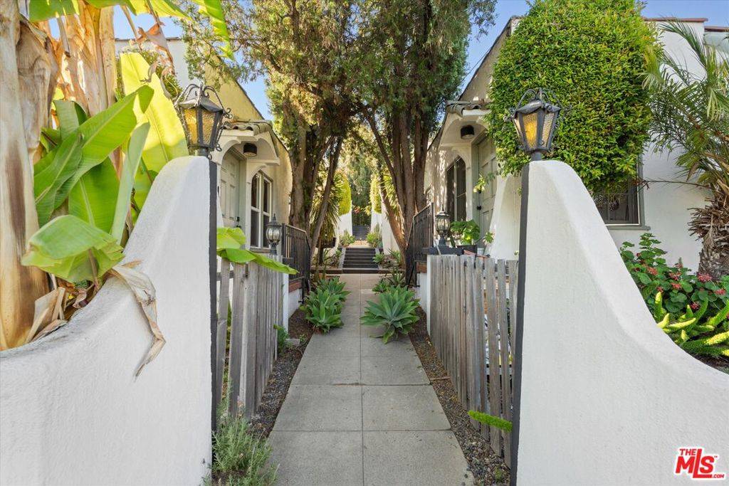 Los Angeles, CA 90065,257 1/2 Isabel ST