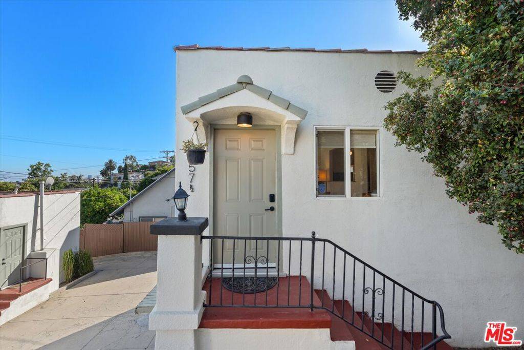 Los Angeles, CA 90065,257 1/2 Isabel ST