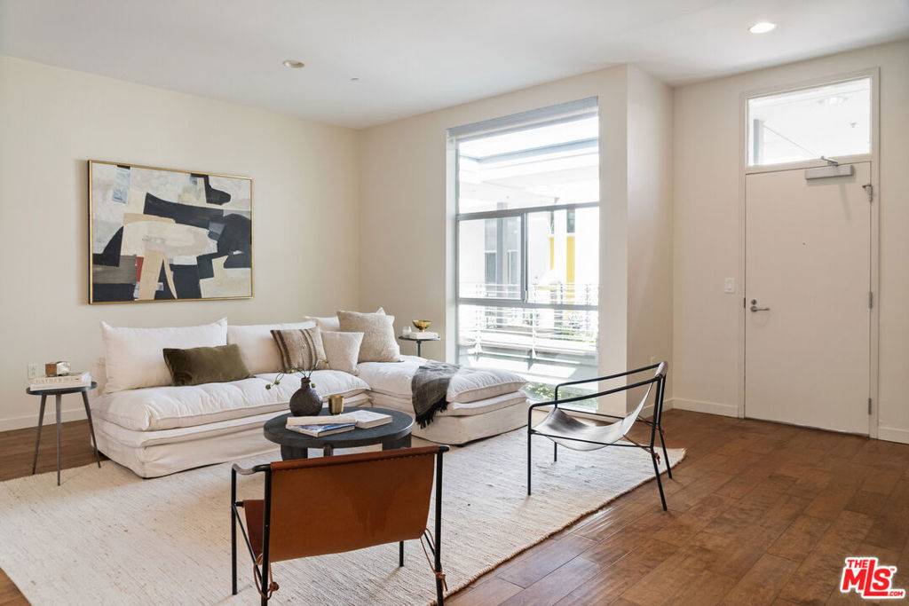 Marina Del Rey, CA 90292,3119 Via Dolce #302