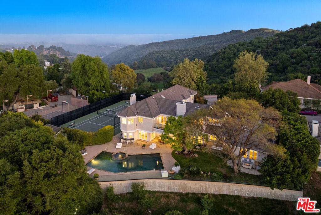 Los Angeles, CA 90049,3123 Stone Oak DR