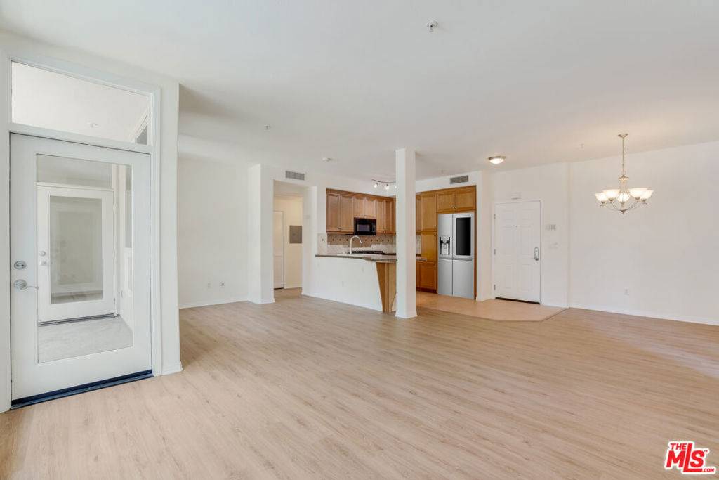 Playa Vista, CA 90094,13044 Pacific Promenade #121