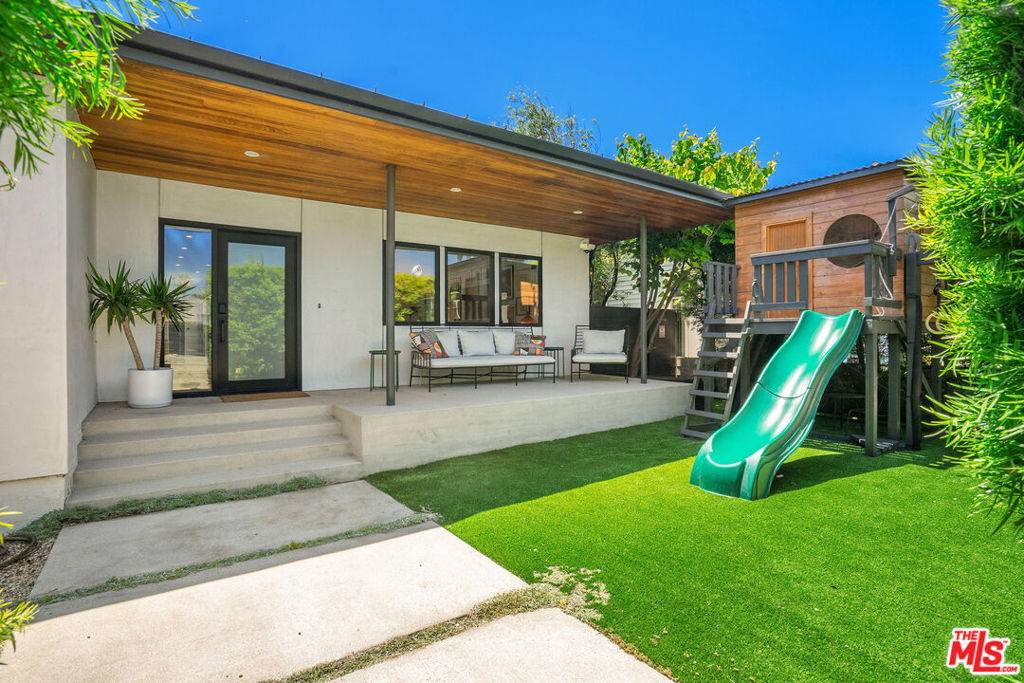 Venice, CA 90291,870 Rose AVE