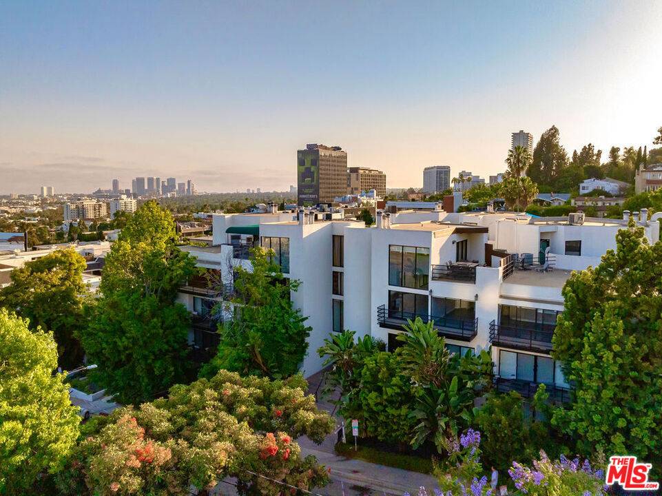 West Hollywood, CA 90069,1201 Larrabee ST #107