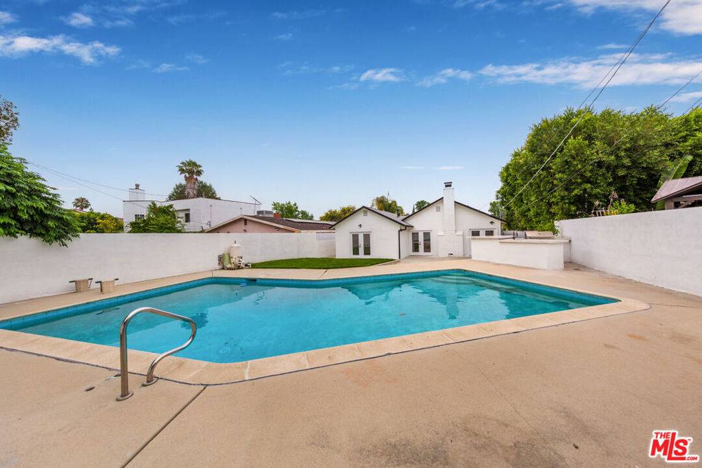 Tarzana, CA 91356,5103 Chimineas AVE