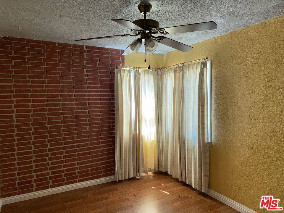 Los Angeles, CA 90061,330 E El Segundo BLVD