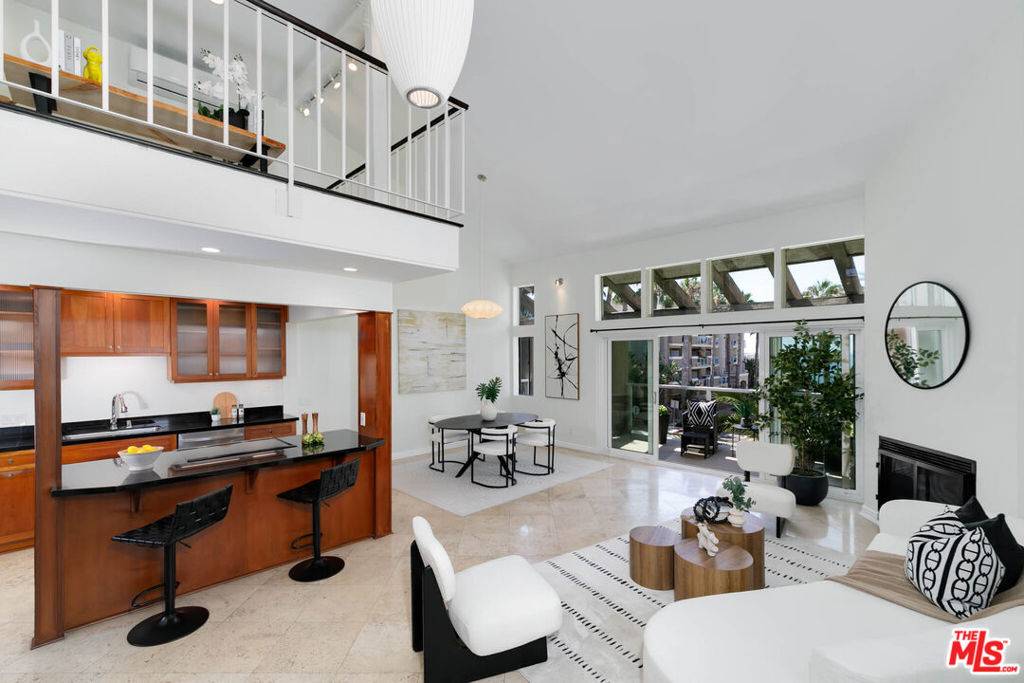 Long Beach, CA 90802,1415 E Ocean BLVD ##202