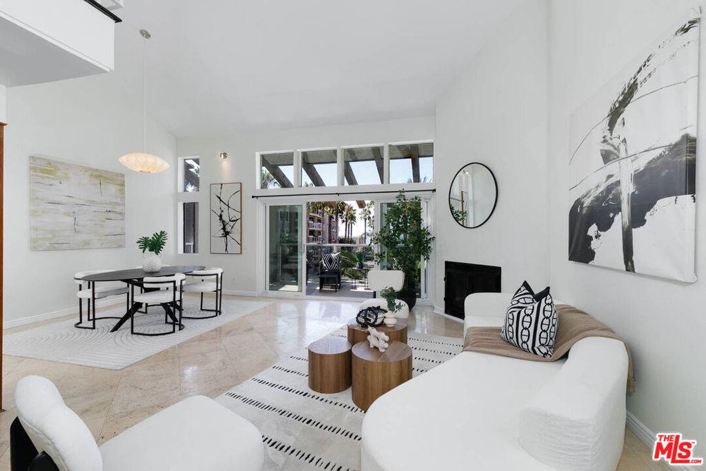 Long Beach, CA 90802,1415 E Ocean BLVD ##202