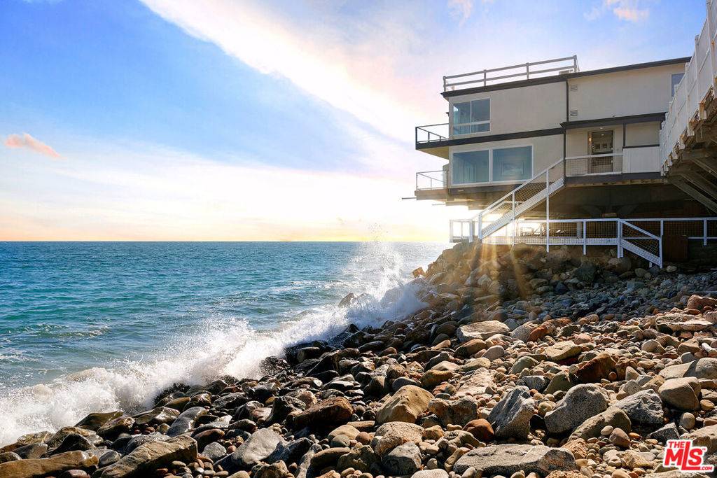 Malibu, CA 90265,20436 Pacific Coast HWY
