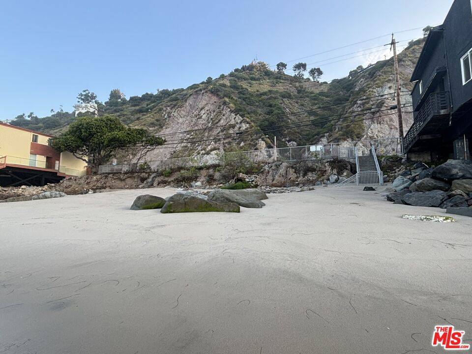Malibu, CA 90265,20436 Pacific Coast HWY