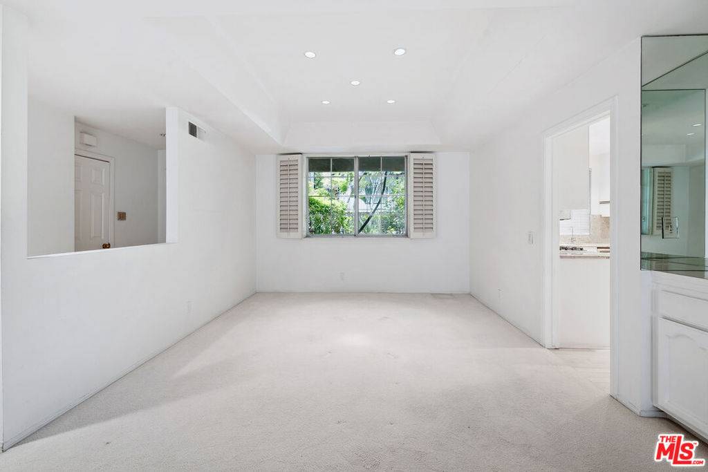 Los Angeles, CA 90025,1433 Barry AVE #103
