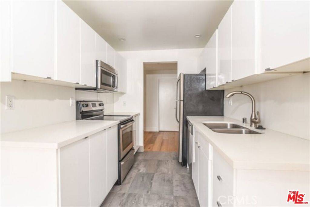 Santa Monica, CA 90403,811 6th ST #208