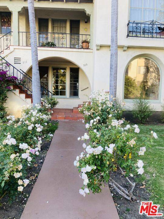 Los Angeles, CA 90035,915 S Holt AVE