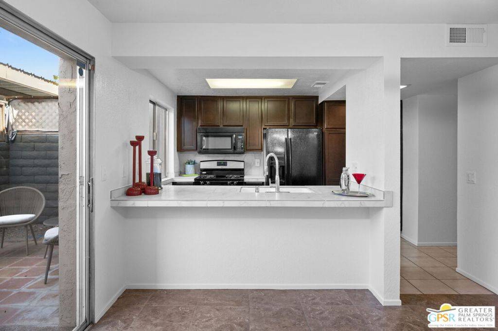 Palm Springs, CA 92262,110 E Via Escuela #C