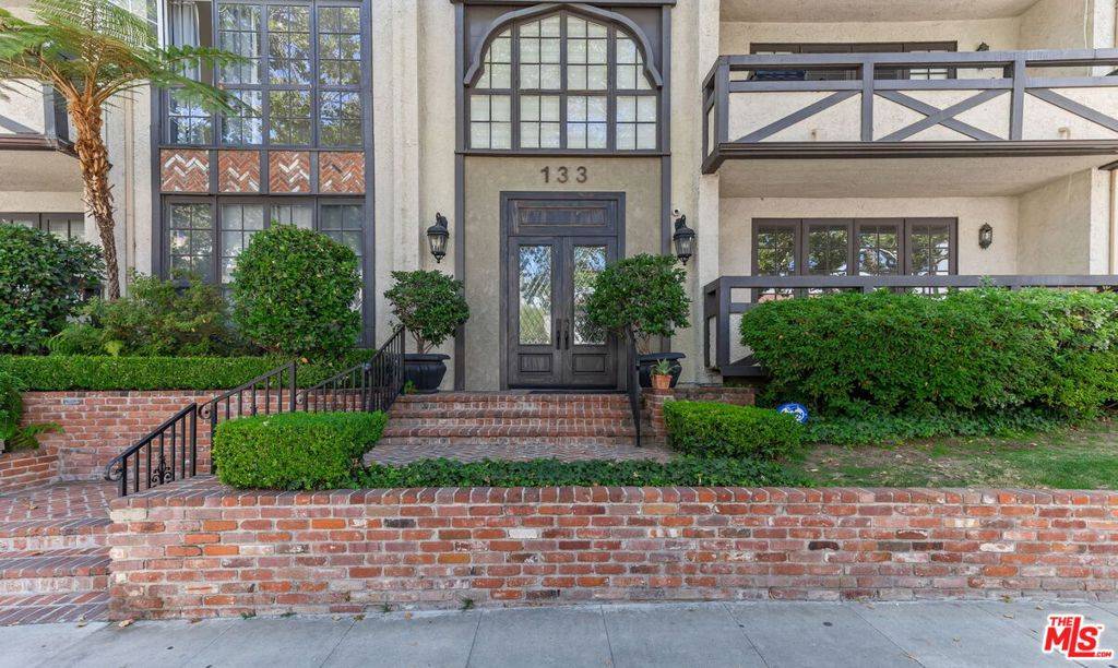 Beverly Hills, CA 90212,133 S Oakhurst #108 DR