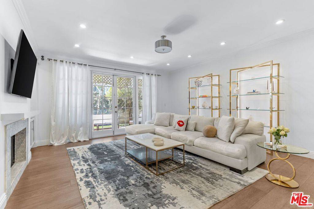 Beverly Hills, CA 90212,133 S Oakhurst #108 DR