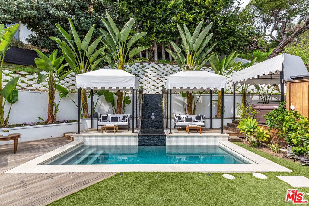 West Hollywood, CA 90069,1467 N Kings RD