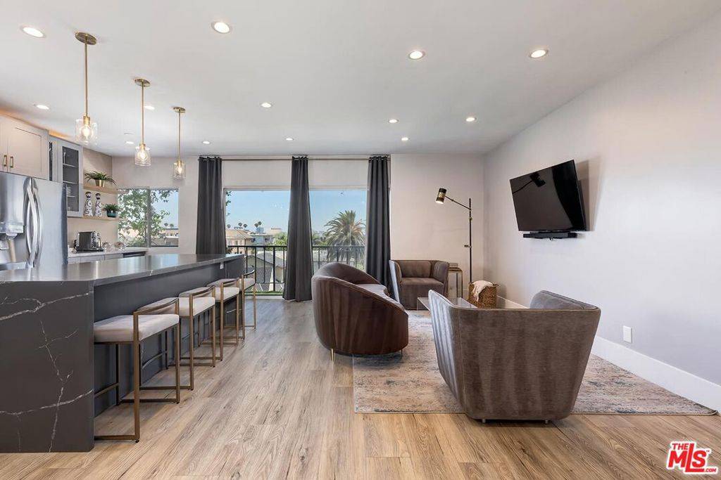 Los Angeles, CA 90035,1115 S Elm DR #401