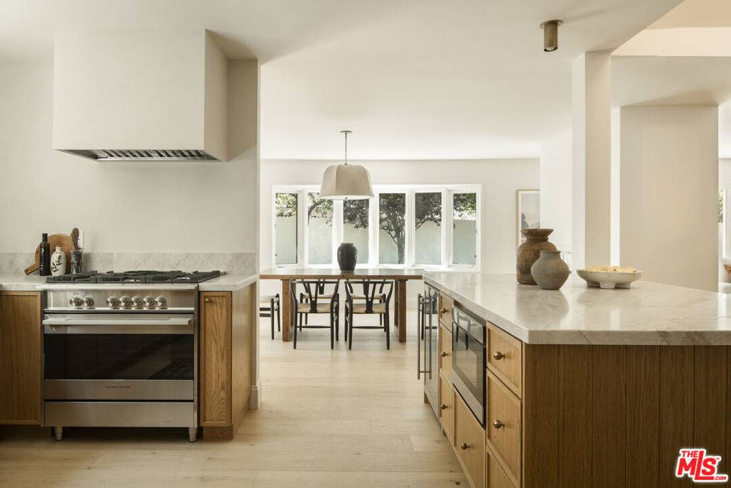 Malibu, CA 90265,30610 Las Estrellas DR